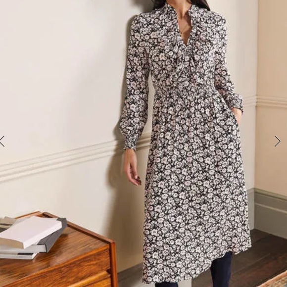 Boden Dresses & Skirts - Boden ruffle front midi dress